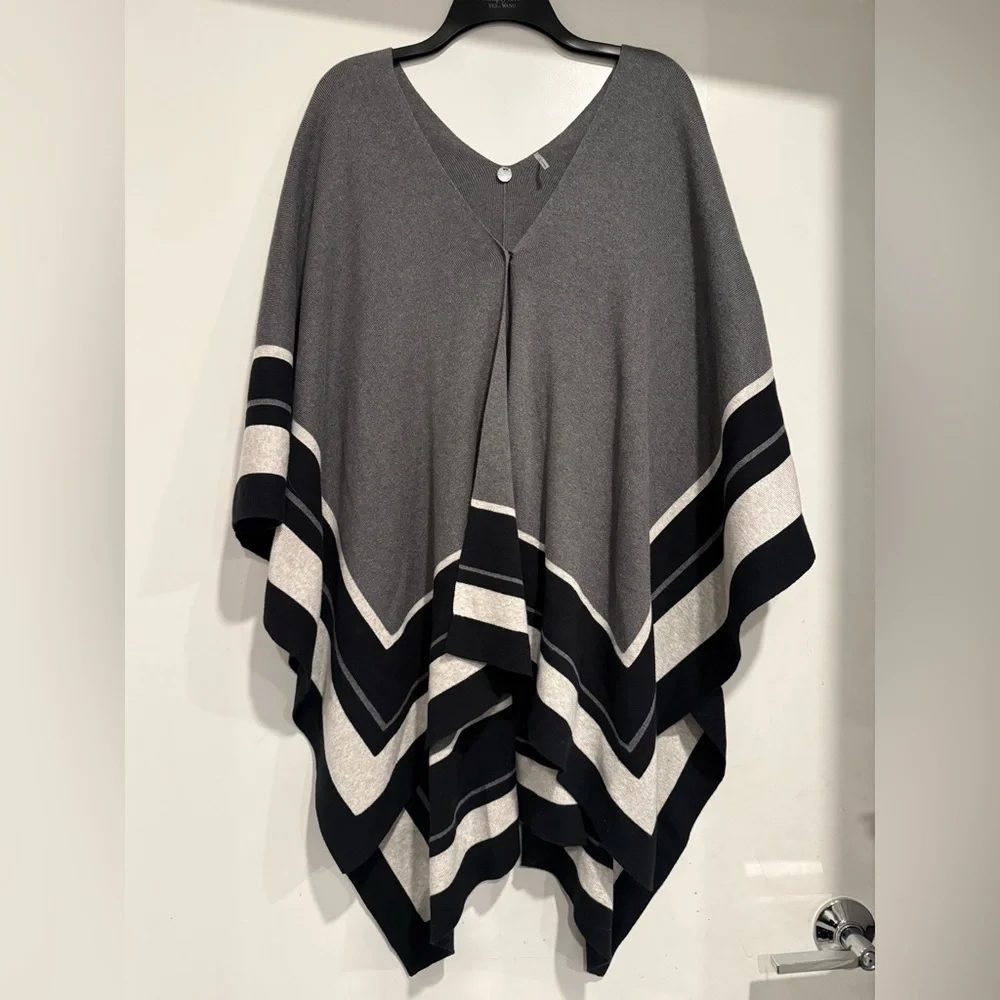 margaret o'leary Chevron Border Classic Poncho Size M/L